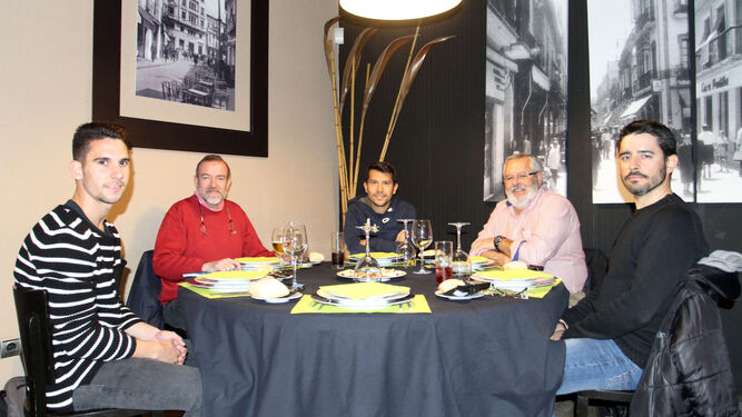 Los invitados a la Tertulia Deportiva disfrutaron con los exquisitos platos del Ciquitrake.