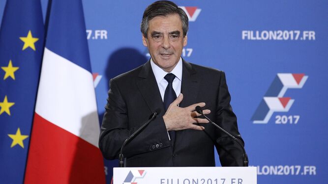François Fillon se dirige a sus simpatizantes en París tras conocer el resultado de las primarias.