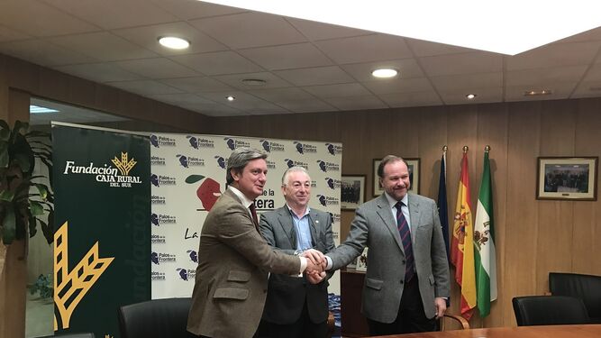 Ernesto Segurado, Fernando Sánchez y José Luis García-Palacios, en la firma del convenio de colaboración.