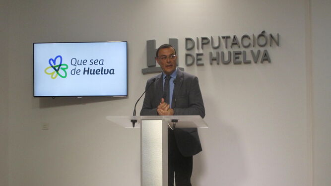 Ignacio Caraballo durante la presentación de la oferta que la provincia presentará en Madrid.