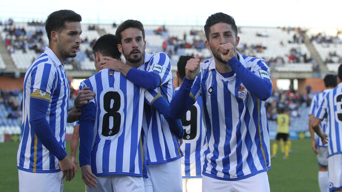 Antonio Domínguez celebra el tanto logrado frente al Marbella.