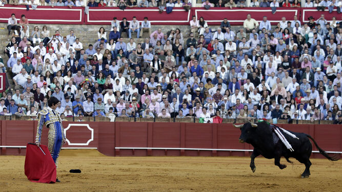 El público observa una corrida en la Maestranza de Sevilla.