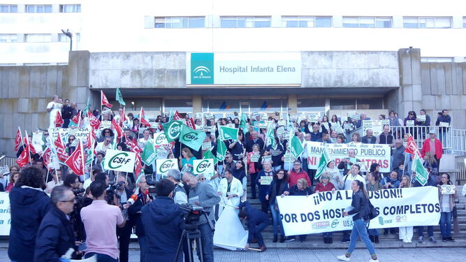 Manifestación antifusión hospitalaria celebrada en el Infanta Elena el pasado mes de noviembre.