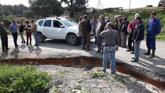 Agricultores y vecinos de Mogalla denuncian el mal estado de los caminos