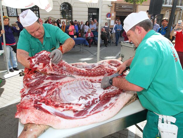 Despiece de un cerdo con motivo de la Capitalidad Gastron&oacute;mica de Huelva