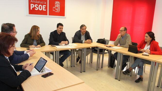 Un momento de la reunión entre García del Hoyo y el PSOE.