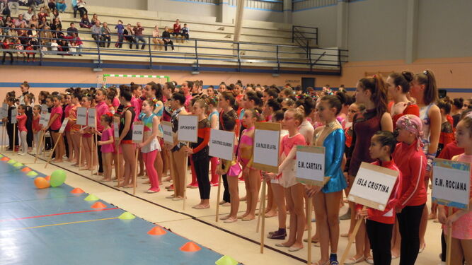 Algunas gimnastas participantes en un encuentro de La Provincia en Juego.