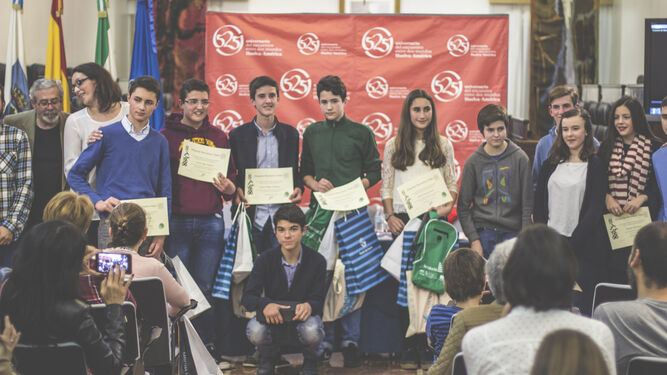 Foto de familia de los ganadores de la fase provincial.