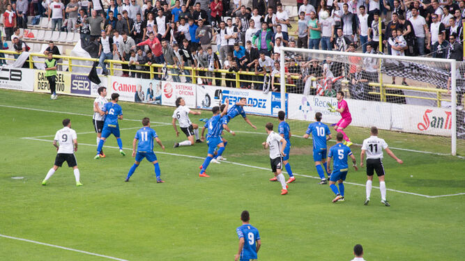 El Linares no pudo defender en su campo el empate de la ida en Burgos.