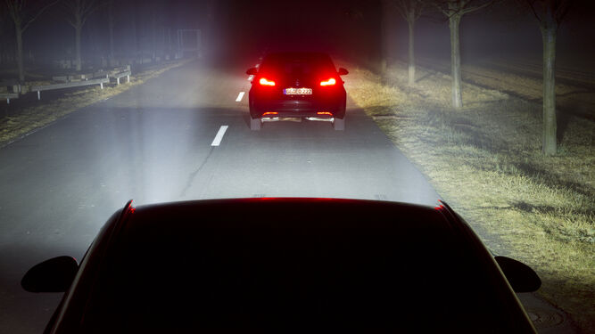 Los nuevos faros inteligentes de Opel potencian el haz de luz en función de la conducción.