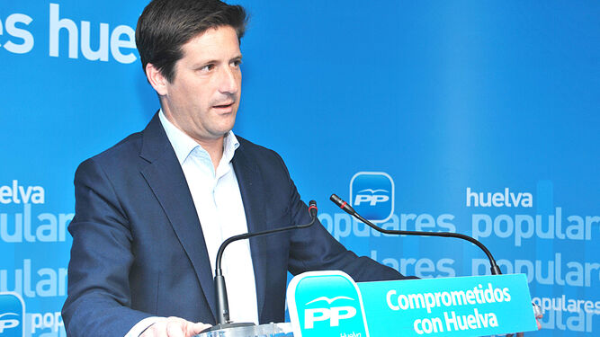 El parlamentario popular Guillermo García Longoria, en rueda de prensa.