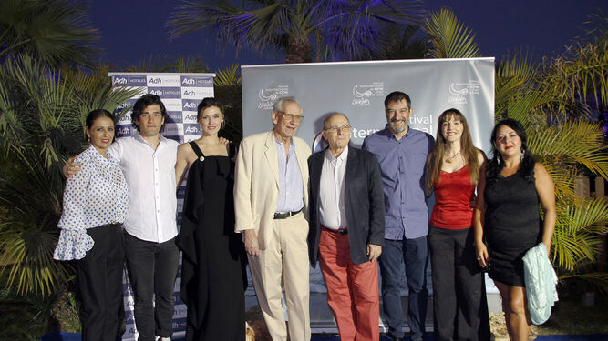 Jaime Chávarri en el centro junto con Emilio Gutiérrez Caba, galardonado en la edición del año pasado.