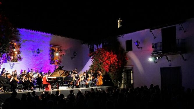 El Patio de Jabonería de Ayamonte durante la inauguración del ciclo de conciertos al aire libre.