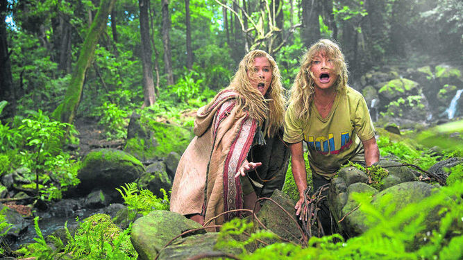 Amy Schumer y Goldie Hawn en un fotograma de 'Descontroladas'.