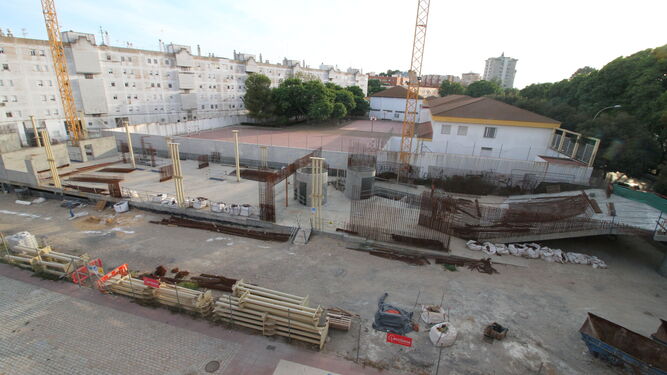 Aspecto actual de las obras de la nueva sede en la Avenida de Andalucía.