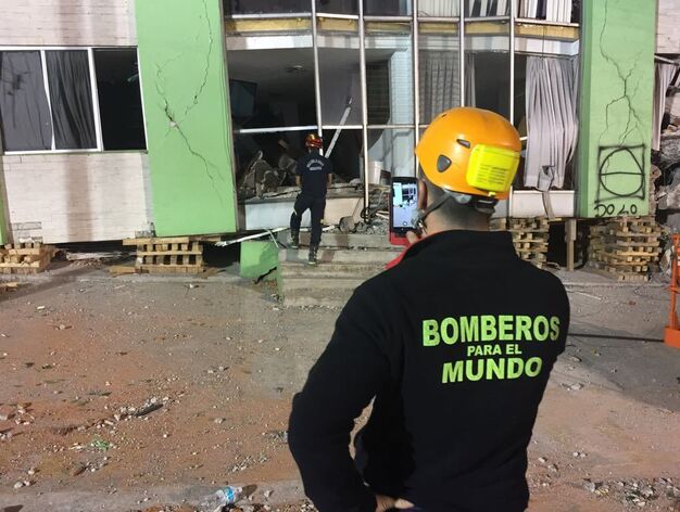 Im&aacute;genes de la llegada de los Bomberos de Huelva del terremoto de M&eacute;jico.