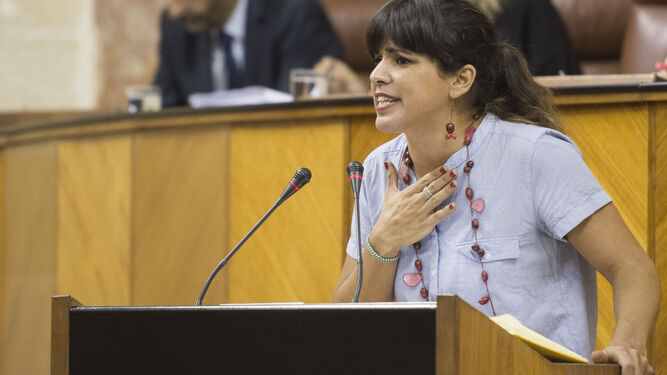 La líder de Podemos, Teresa Rodríguez, ayer, durante una de sus intervenciones en la tribuna del Parlamento.