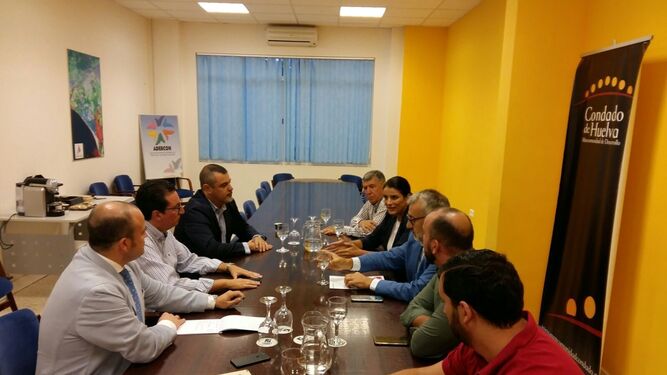 Reunión en la Mancomunidad de Desarrollo Condado de Huelva.