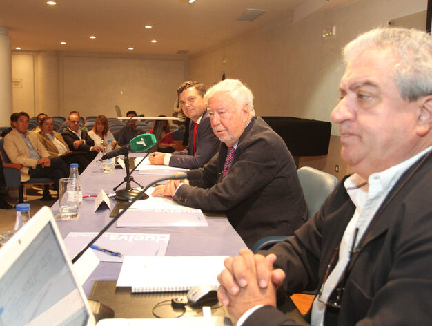 Conferencia de Manuel Gal&aacute;n P&eacute;rez sobre las oportunidades para Huelva en econom&iacute;a digital.