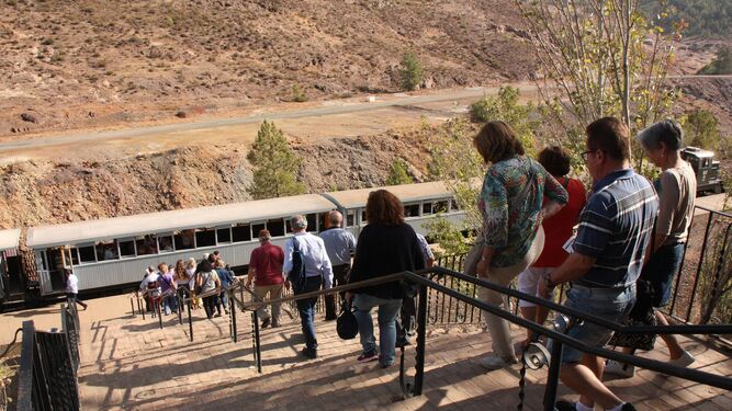 Los nayeros disfrutaron de un paseo en el tren minero de la Fundación Riotinto.