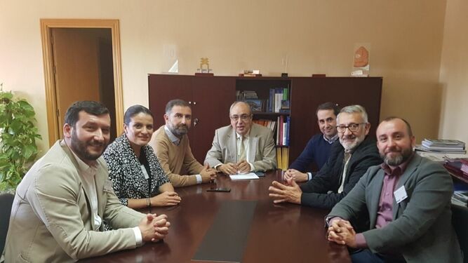 Los alcaldes del Condado con el presidente de la Confederación Hidrográfica del Guadalquivir.