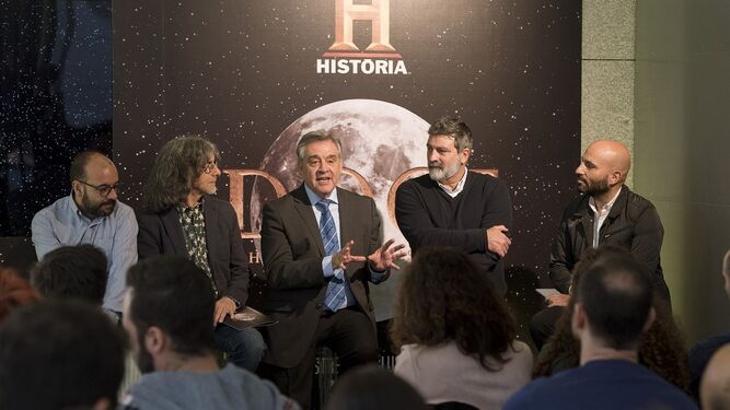 Los responsables de Canal Historia y de la serie durante la presentación en el Observatorio de Madrid.