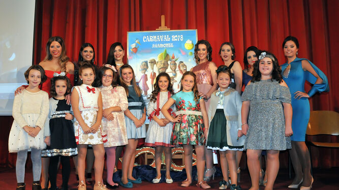 Niñas y jóvenes que forman parte de la corte de damas del Carnaval 2018 en la localidad fronteriza.