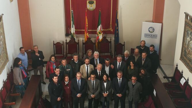 Foto de familia de los asistentes al acto de celebración del 84 aniversario de la DOP Condado de Huelva.
