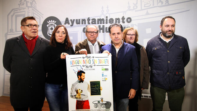 Presentación de la campaña 'Ningún niño sin juguete' esta mañana en el Ayuntamiento de Huelva.