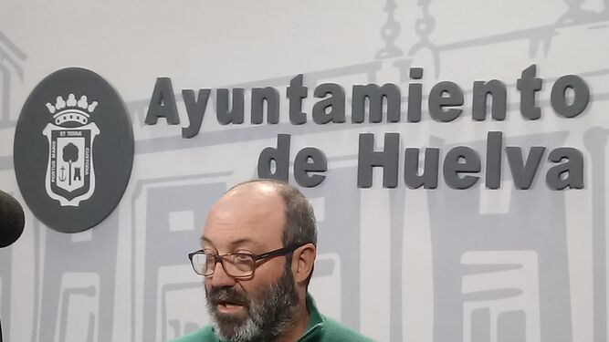 Pedro Jiménez atiende a los medios en el Ayuntamiento de la capital.