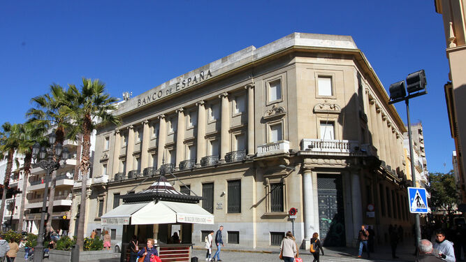 Fachada del Banco de España, en la plaza de las Monjas de la capital onubense.