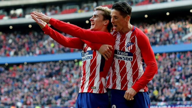 Griezmann y Fernando Torres celebra un gol.