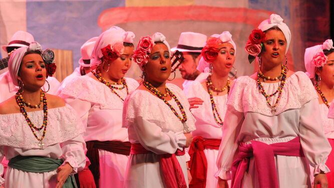 La comparsa de Calañas Calle Cuba en un momento de su redonda actuación la noche del martes.