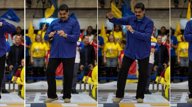El presidente de Venezuela, Nicolás Maduro, baila durante un acto político celebrado el miércoles en Caracas.