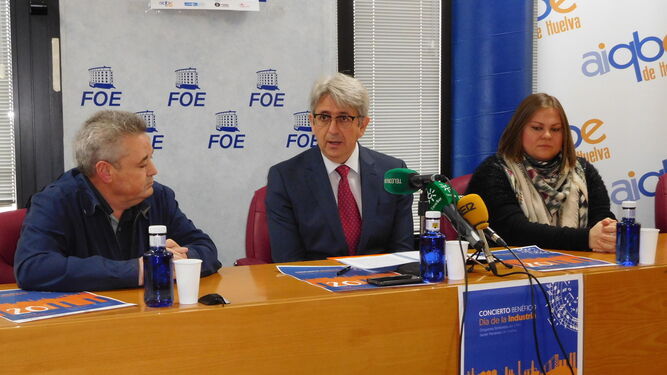 José Antonio Agüera expone la programación del Día de la Industria, ayer en la sede de la FOE.