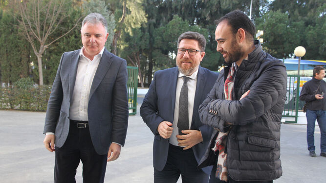Francisco Romero, Rodrigo Sánchez Haro y Pedro Pascual Hernández, ayer en la Delegación.