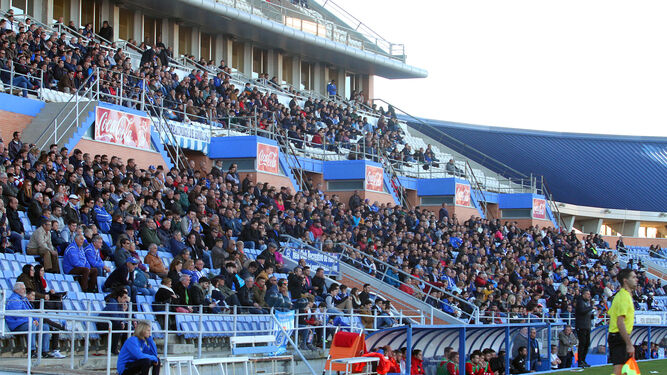 Aspecto de la tribuna del Nuevo Colombino en el partido frente al Badajoz.