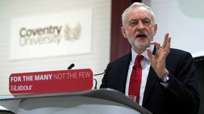 El líder laborista británico, Jeremy Corbyn, en su discurso sobre el 'Brexit' ayer en la Universidad de Coventry.