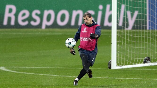 Casillas, en un entrenamiento con el Oporto.