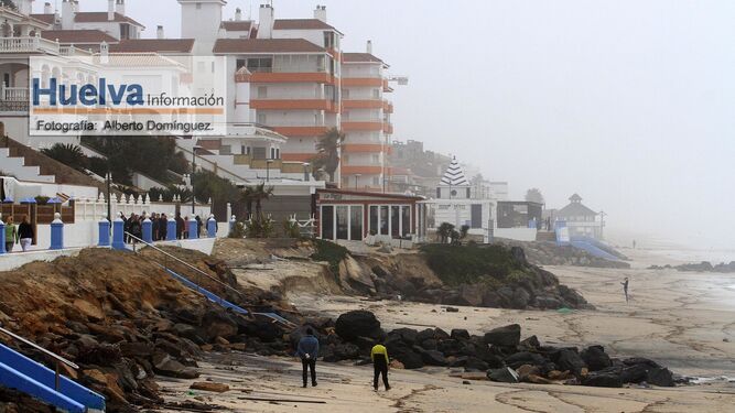 Im&aacute;genes del temporal de viento y lluvia en la playa de Matalasca&ntilde;as