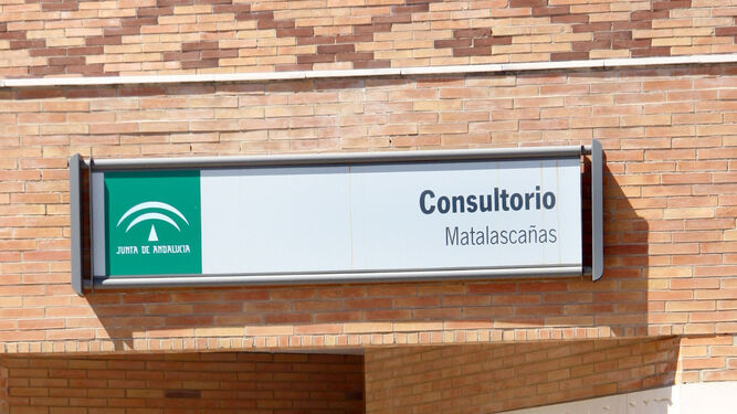 Entrada al consultorio de Matalascañas.