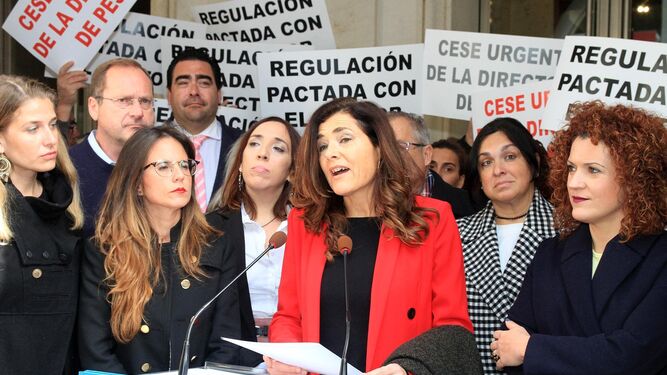 Natalia Santos, Alicia Narciso, Joaquina Castillo y María Eugenia Limón, ayer en la lectura del manifiesto.