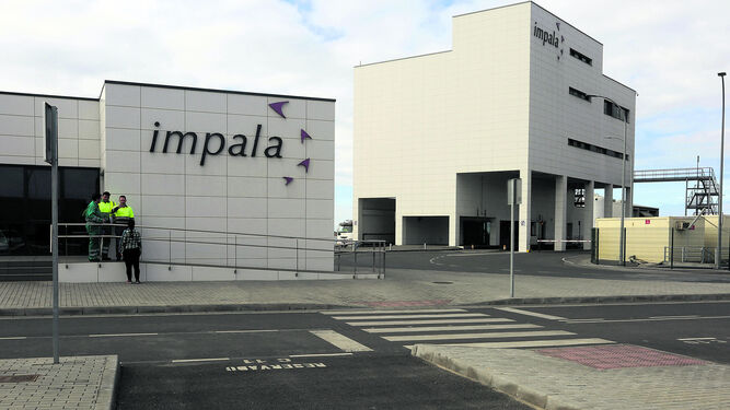 Instalaciones de la empresa Impala Terminals en el Muelle Ingeniero Juan Gonzalo del Puerto de Huelva.