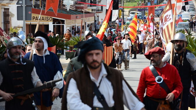 Desfile medieval por las calles palermas.