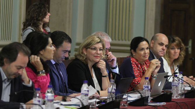Concejales del Partido Popular durante una sesión plenaria en el Ayuntamiento de Huelva.