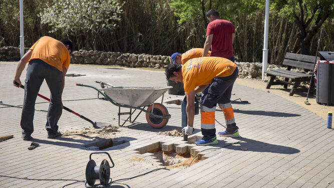 Trabajos de adaptación de las instalaciones para el ejercicio de los ciudadanos en el parque Moret.