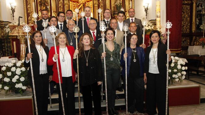 Foto de familia de la nueva Junta de Gobierno de la Hermandad de San Isidro.