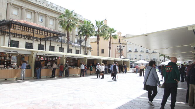 La Feria del Libro volverá en abril a la plaza de las Monjas.