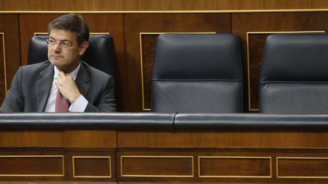 El ministro de Justicia, Rafael Catalá, en su escaño en el Congreso.