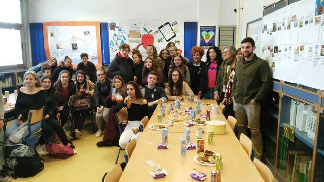 Foto de familia de alumnos del Pérez Mercader y de Foix (Francia).